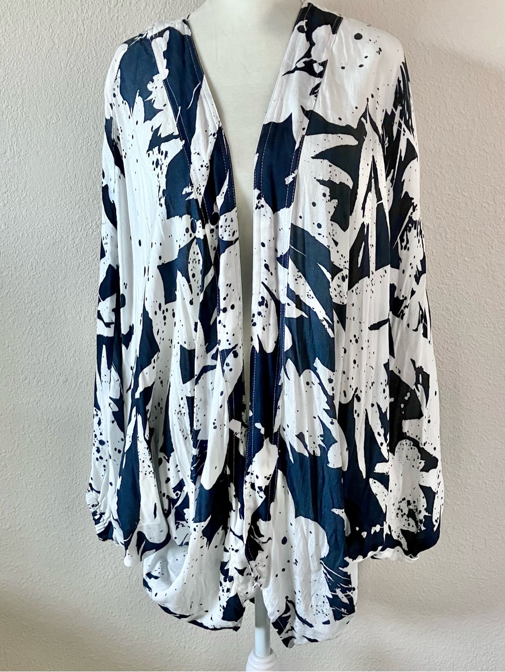 AKEMI + KIN Anthropologie Cocoon Kimono Cardigan S M L XL Blue White Beach Boho - Picture 11 of 12